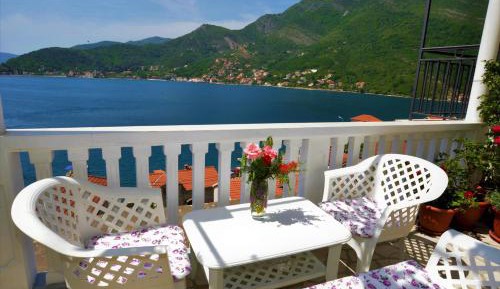 Studio with Balcony and Sea View (2 Adults)