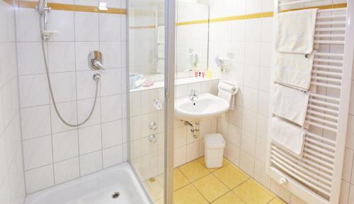 Apartment with Mountain View