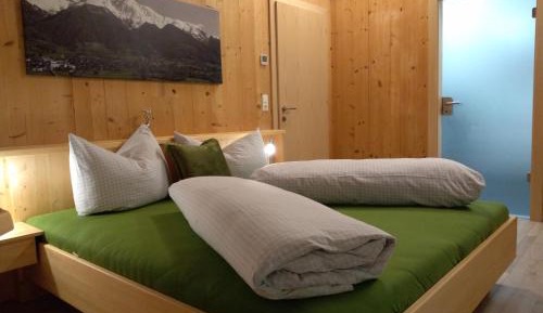 Apartment with Mountain View