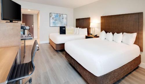 Queen Room with Two Queen Beds and Mobility Accessible Tub - City View