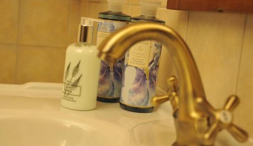 Traditional Stone One-Bedroom Suite with Spa Bath