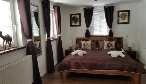 Apartment with Mountain View