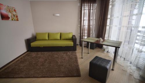 Apartment with Mountain View