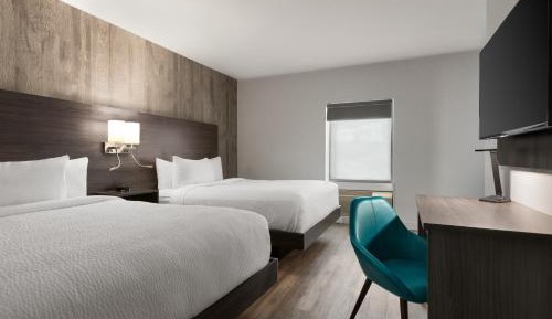 Studio with Two Queen Beds - Non-Smoking