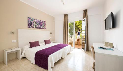 Double Room with Balcony and Sea View