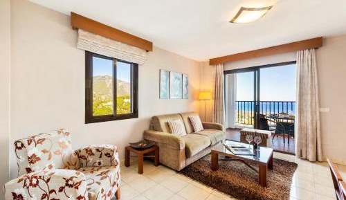 Superior Plus Two-Bedroom Apartment with Sea View and Terrace 