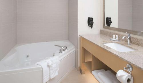 Deluxe King Room - Non-Smoking