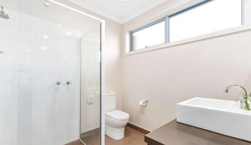 Queen Suite - Non-Smoking