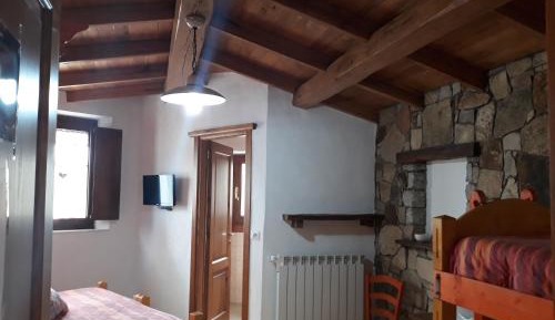 Quadruple Room with Private Bathroom