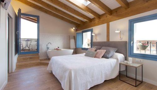 Deluxe Double Room with Bath