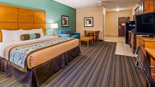 King Room with Kitchenette - Disability Access/Non-Smoking