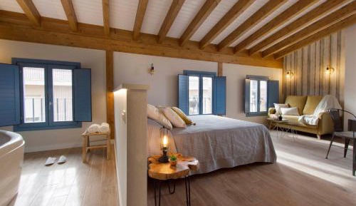 Deluxe Suite with Spa Bath