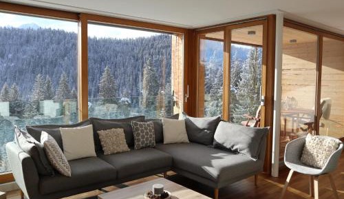 Apartment with Mountain View