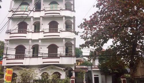Standard Twin Room with Mountain View