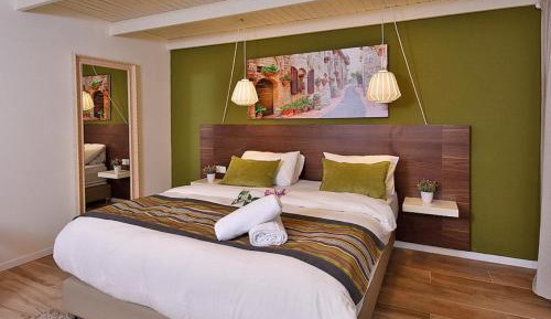 Deluxe Suite with Spa Bath