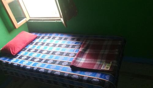 Single Room with Shared Toilet