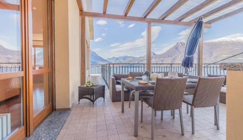 Apartment with Lake View