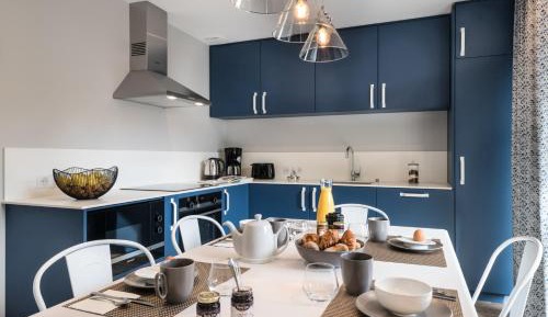 Apartment with Mountain View