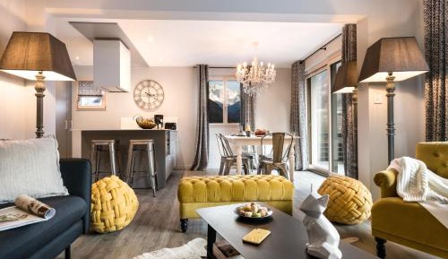 Apartment with Mountain View