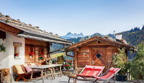 Chalet (10 Adults)