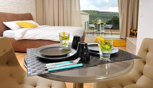 Suite with Shared Pool