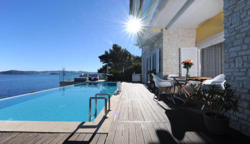 Four-Bedroom Apartment with Swimming Pool