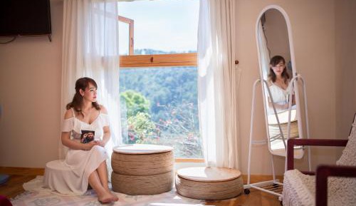 Family Room with Mountain View