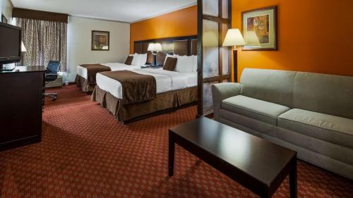 Queen Suite with Two Queen Bed and Sofa Bed