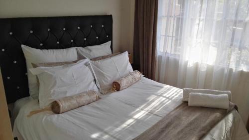 Queen Suite with Pool View