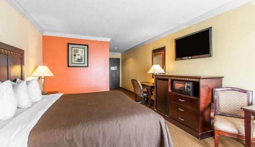 Accessible Room, 1 King Bed, Accessible Tub, Non Smoking