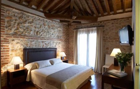 Queen Room with Garden View