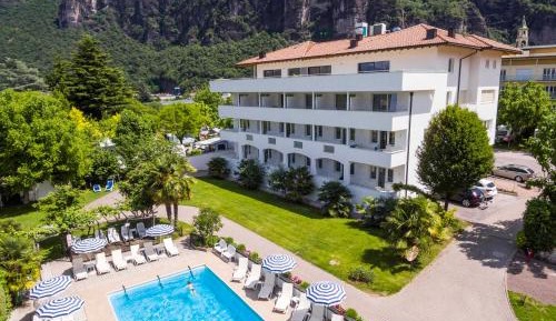 Deluxe Double or Twin Room with Pool View