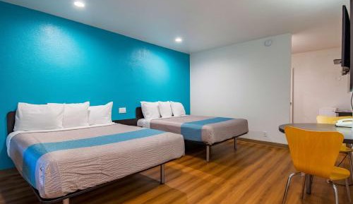 Deluxe Queen Room with Two Queen Beds - Non-Smoking