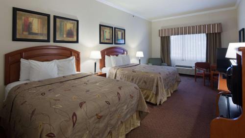 Queen Room with Two Queen Beds - Non-Smoking