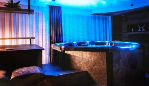 Deluxe Two-Bedroom Apartment with Sauna