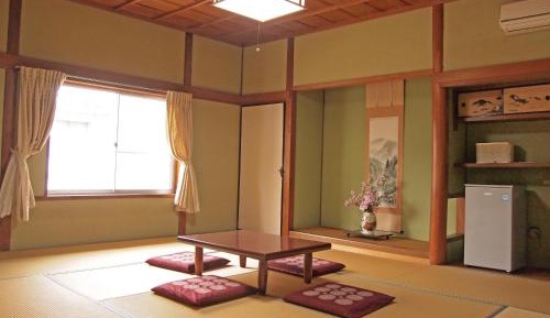 Japanese-Style Family Room