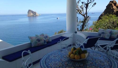 Two Bedroom Apartment with Terrace and Sea View