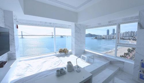 Deluxe Suite with Sea View