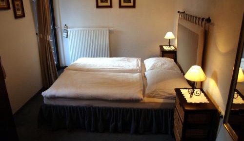 One-Bedroom Apartment with Balcony