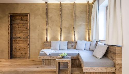 Apartment with Mountain View