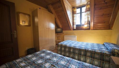 Twin Room with Private External Bathroom