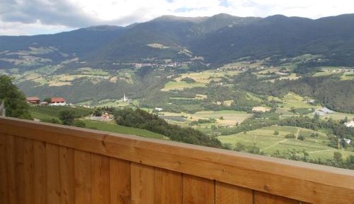 Apartment with Mountain View