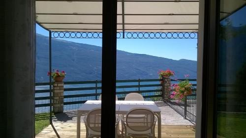 Apartment with Lake View