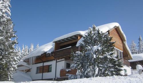 Apartment with Mountain View
