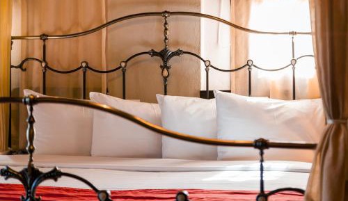 Superior Room with Fireplace and Pool View