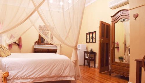 Apartment with Garden View