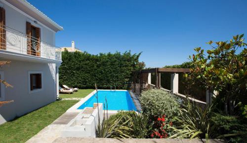 Aeriko-Varko Beachfront Villa with stunning view and Private Pool