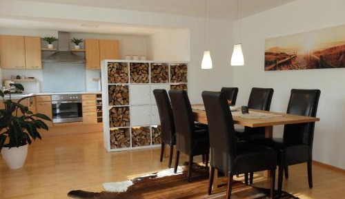 Apartment with Mountain View