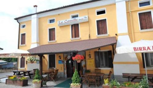 Deluxe Room (2 Adults + 1 Child)