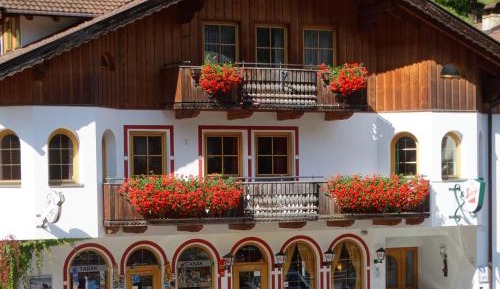 One-Bedroom Apartment with Balcony